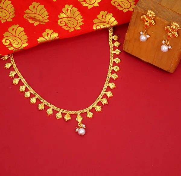 Gold_Trendy_And_Stylish_Brass_Gold_Plated_Necklace_Set_For_Women