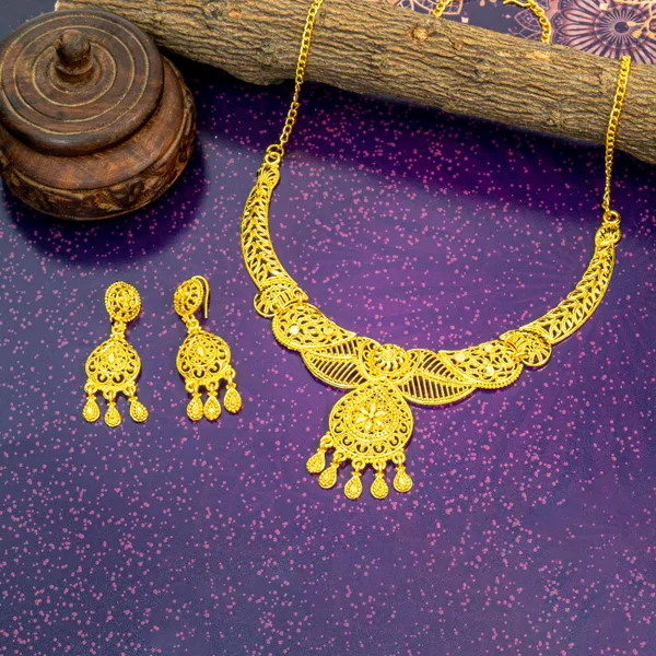 Gold_Stylish_And_Trendy_Brass_Gold_Plated_Necklace_Set_For_Women