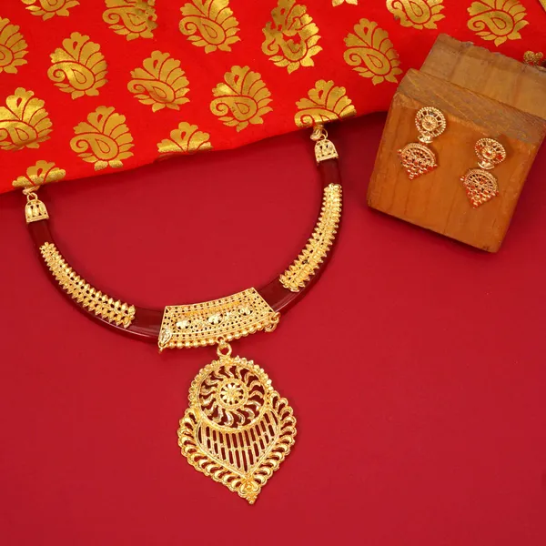 Gold_Stylish_And_Designer_Brass_Gold_Plated_Jewellery_Set_For_Women
