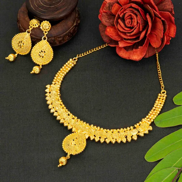 Gold_Stylish_And_Trendy_Copper_Gold_Plated_Necklace_Set_For_Women
