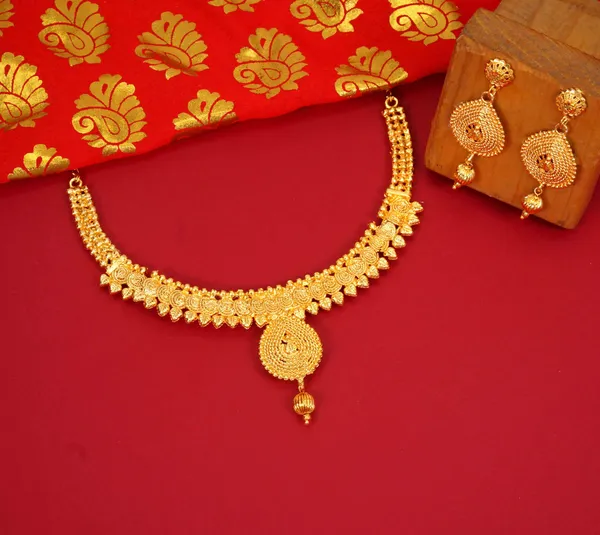 Gold_Stylish_And_Trendy_Copper_Gold_Plated_Necklace_Set_For_Women