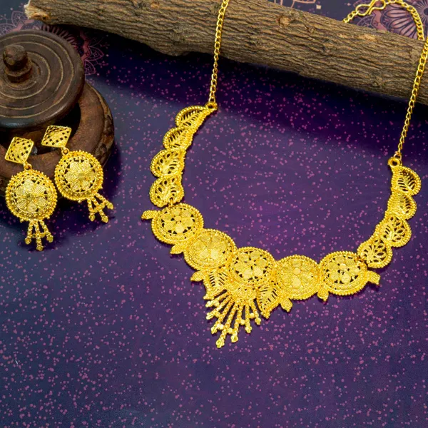 Gold_Traditional_And_Stylish_Brass_Gold_Plated_Jewellery_Set_For_Women