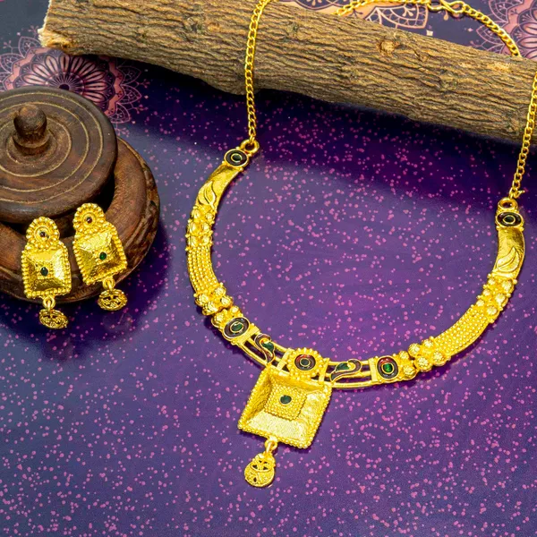 Gold_Stylish_And_Trendy_Brass_Gold_Plated_Jewellery_Set_For_Women