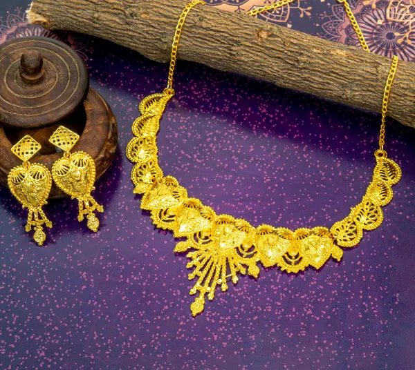 Gold_Stylish_And_Trendy_Brass_Gold_Plated_Jewellery_Set_For_Women
