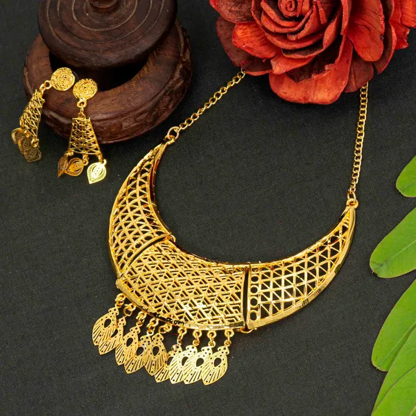 Gold_Stylish_And_Trendy_Brass_Gold_Plated_Jewellery_Set_For_Women