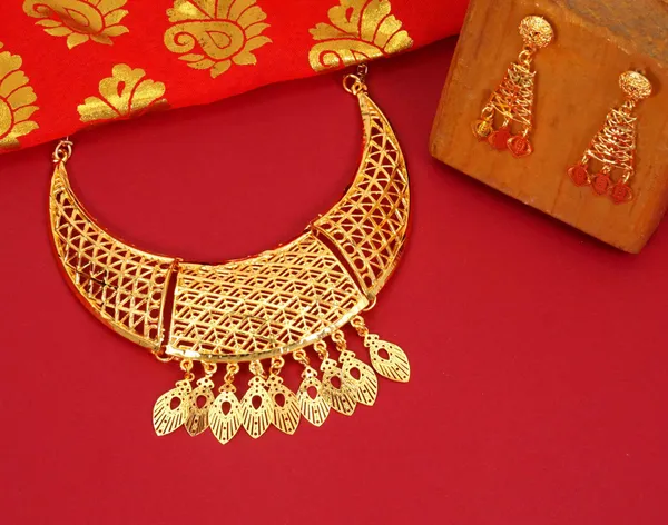 Gold_Stylish_And_Trendy_Brass_Gold_Plated_Jewellery_Set_For_Women