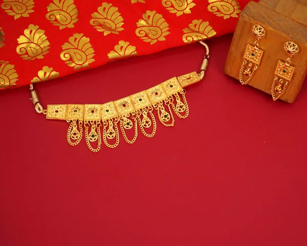 Gold_Traditional_And_Stylish_Brass_Gold_Plated_Jewellery_Set_For_Women