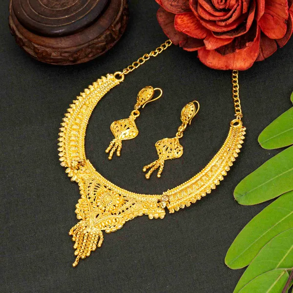 Gold_Charming_And_Designer_Brass_Gold_Plated_Jewellery_Set_For_Women