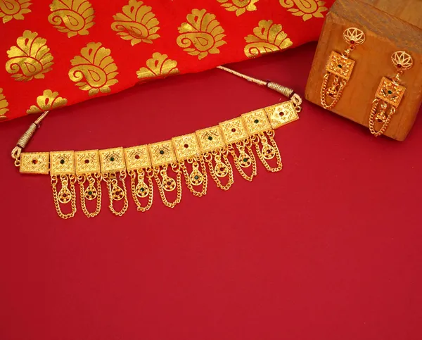 Gold_Attractive_Choker_Gold_Plated_Necklace_Set_For_Women