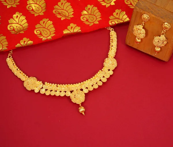 Gold_Astonish_Jalebi_Design_Gold_Plated_Choker_Necklace_Set_For_Women