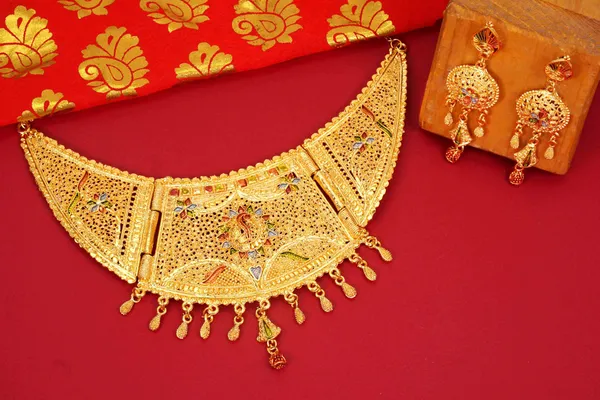 Gold_Classic_Gold_Plated_Stylish_Choker_Necklace_Set_For_Women