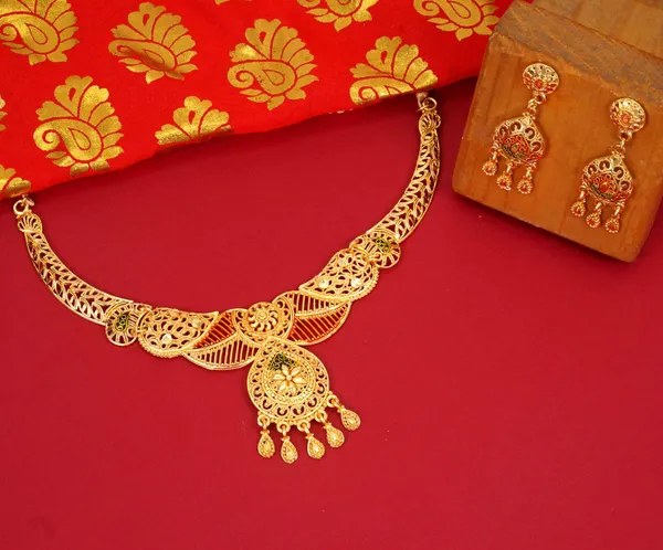 Gold_Attractive_Choker_Gold_Plated_Necklace_Set_For_Women