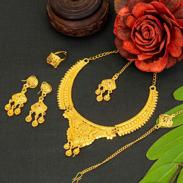 Gold_Shimmering_Kundan_Gold_Plated_Pearl_Choker_Necklace_Set_For_Women
