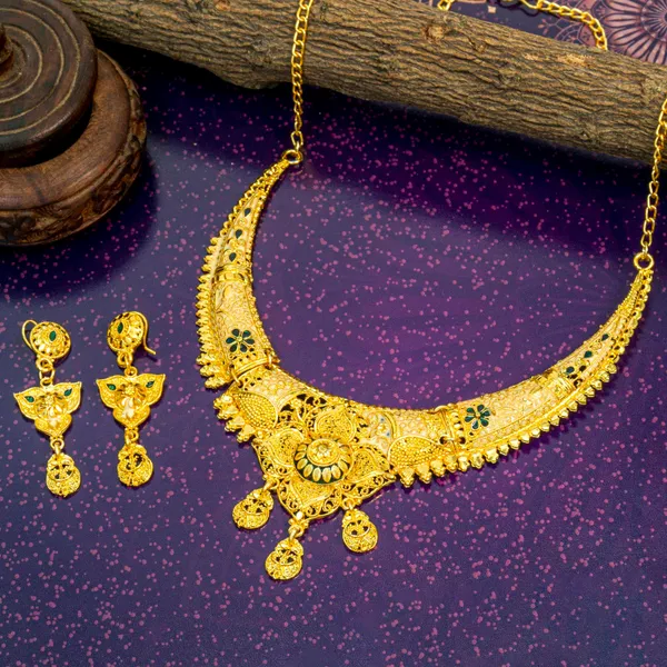 Gold_Stylish_And_Trendy_Brass_Gold_Plated_Jewellery_Set_For_Women