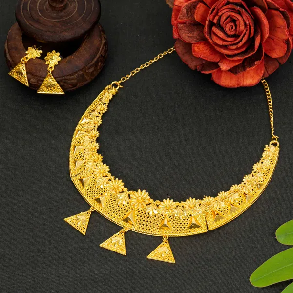 Gold_Stylish_And_Trendy_Gold_Plated_Brass_Jewellery_Set_For_Women