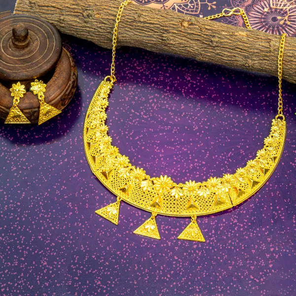 Gold_Stylish_And_Trendy_Gold_Plated_Brass_Jewellery_Set_For_Women