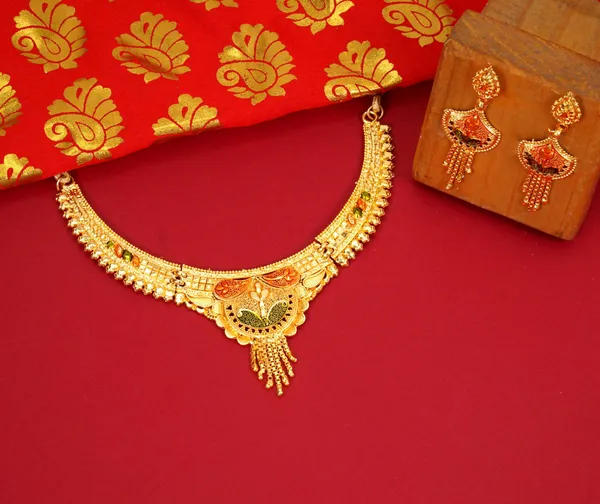 Gold_Unique_And_Stylish_Brass_Gold_Plated_Jewellery_Set_For_Women