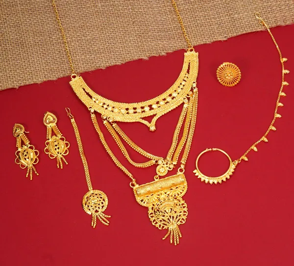 Gold_Traditional_Brass_Gold_Plated_Jewellery_Set_With_Earrings,_Nathiya,_Ring,_Mangtika_And_Bracelet_For_Women