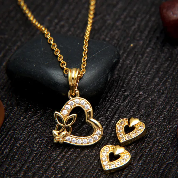 Gold_Elegance_And_Charming_Heart_Shape_Gold_Plated_Necklace_Chain_With_Earrings_For_Women
