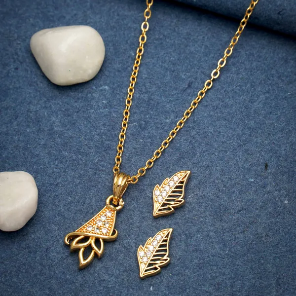 Gold_Charming_And_Trendy_Gold_Plated_Necklace_Chain_Pendant_With_Earrings_For_Women