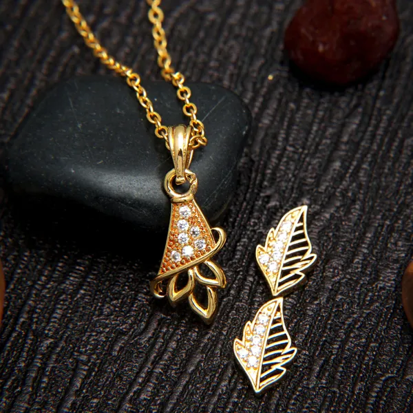 Gold_Charming_And_Trendy_Gold_Plated_Necklace_Chain_Pendant_With_Earrings_For_Women