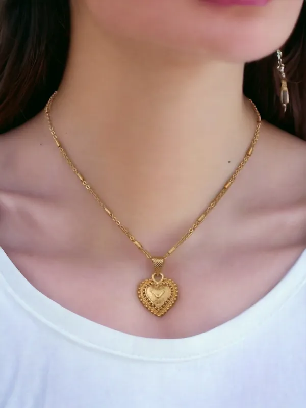 Gold_Heart_-_Shaped_Brass_Necklace_Chain_&_Girls_For_Women