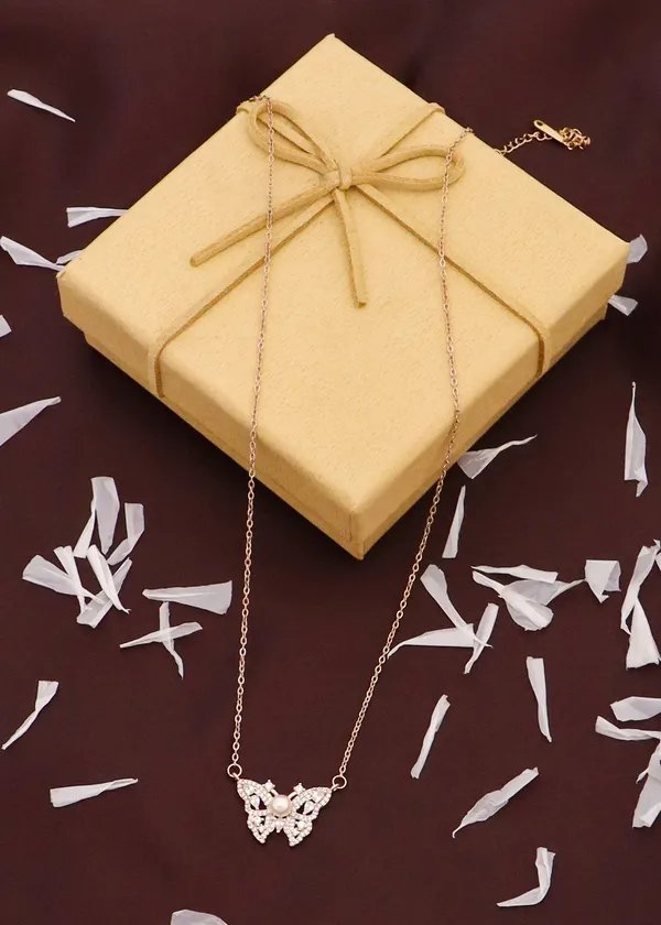 Gold_Latest_And_Stunning_Gold_Plated_Necklace_Chain_Pendant_For_Women