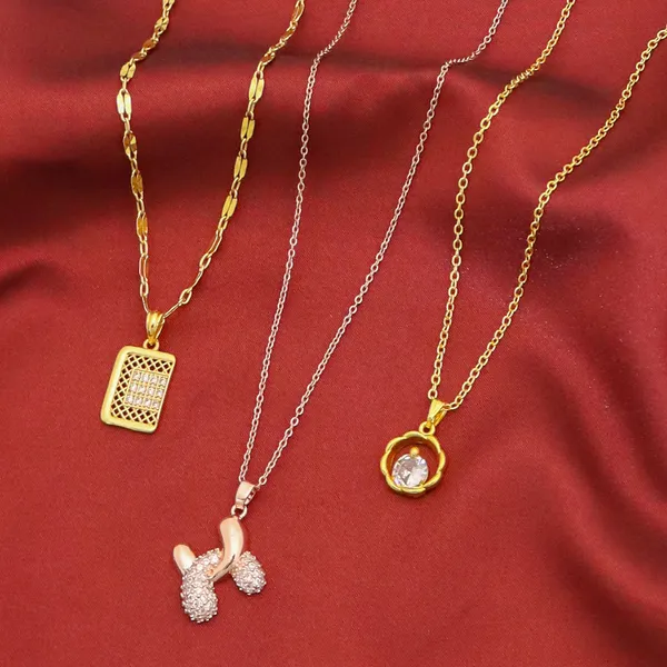 Gold_Latest_And_Stunning_Gold_Plated_Necklace_Chain_Pendant_For_Women