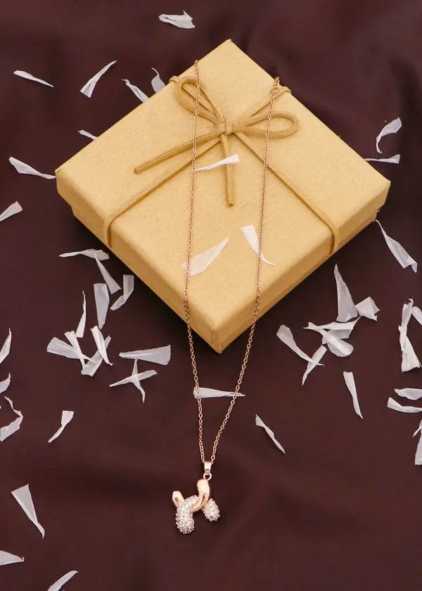 Gold_Latest_And_Stunning_Gold_Plated_Necklace_Chain_Pendant_For_Women