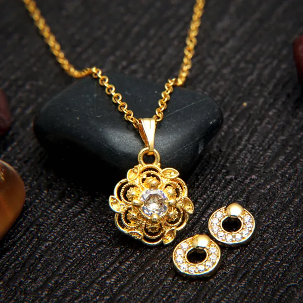 Gold_Designer_And_Stylish_Gold_Plated_Necklace_Chain_Set_With_Earrings_For_Women