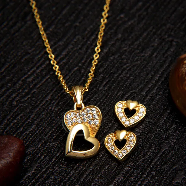 Gold_Share_Your_Heart_With_This_Charming_Heart_Gold_Plated_Necklace_Chain_Along_With_Earrings_For_Women