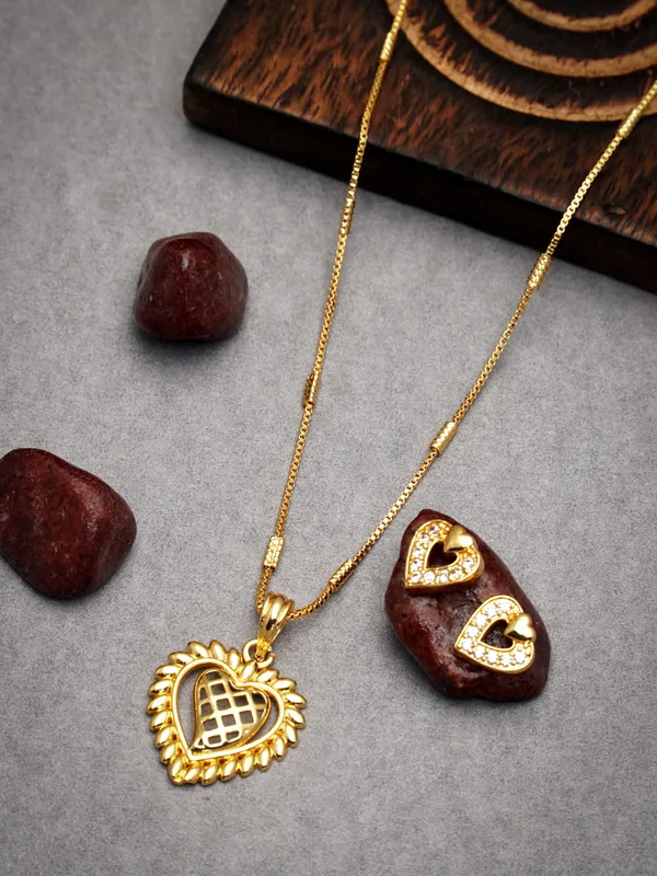 Gold_Designer_And_Trendy_Gold_Plated_Necklace_Chain_Pendant_With_Earrings_For_Women
