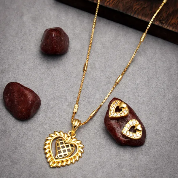 Gold_Designer_And_Trendy_Gold_Plated_Necklace_Chain_Pendant_With_Earrings_For_Women