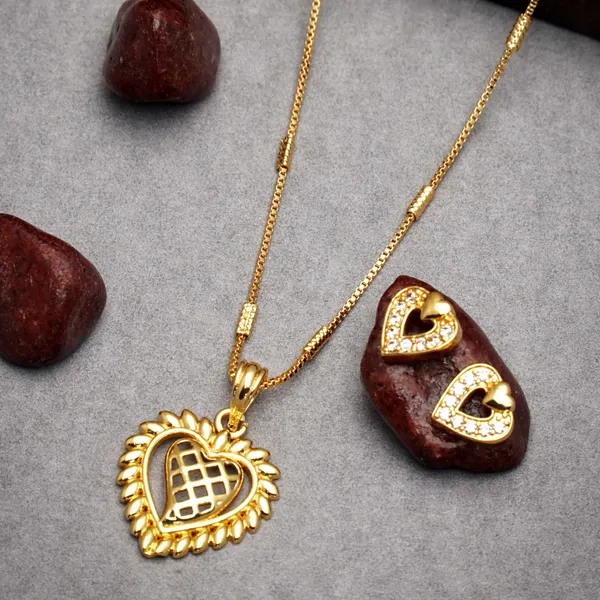 Gold_Designer_And_Trendy_Gold_Plated_Necklace_Chain_Pendant_With_Earrings_For_Women