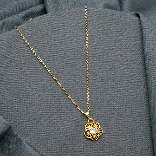 Gold_Charming_Flower_Shape_Round_Gold_Plated_Necklace_Chain_For_Women