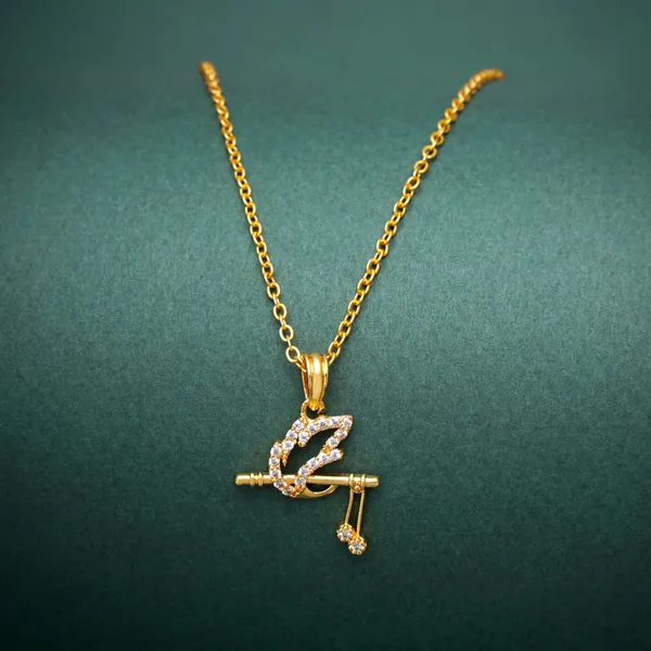 Gold_Krishna's_Flute_Diamond_Pendant_For_Women