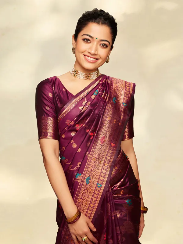 WINE_BANARASI_SILK_FLORAL_SAREE_WITH_UNSTITCHED_BLOUSE_PIECE