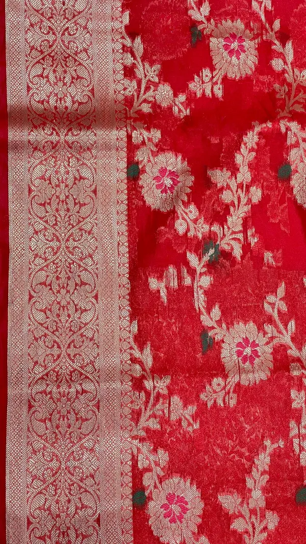 Humairah_Presents_Red_Semi_Georgette_Tilfi_Mina_Floral_Zari_Jaal_with_Banarasi_Floral_Pallu_and_Red_Blouse