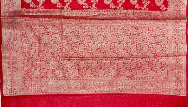 Humairah_Presents_Red_Semi_Georgette_Tilfi_Mina_Floral_Zari_Jaal_with_Banarasi_Floral_Pallu_and_Red_Blouse