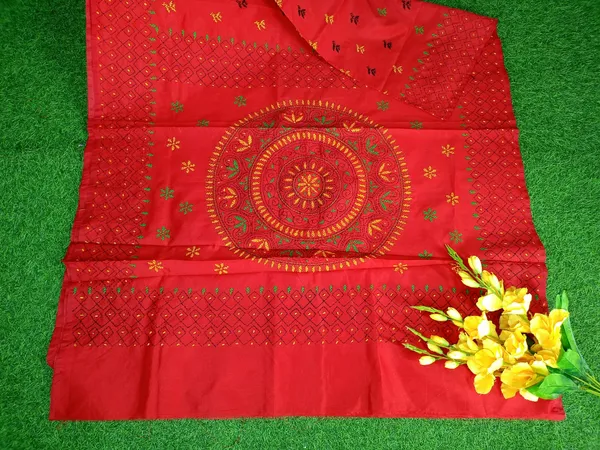 Red_Art_Silk_Kantha_Stitch_Handloom_Saree_With_Blouse_Piece