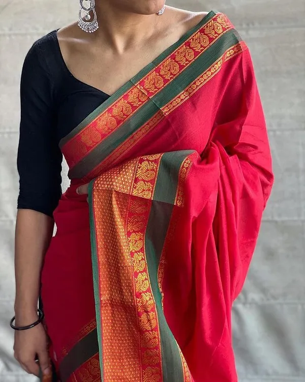 Red_Peacock_Border_Narayanpet_Pure_Handloom_Cotton_Sarees_(Red_by_Green)