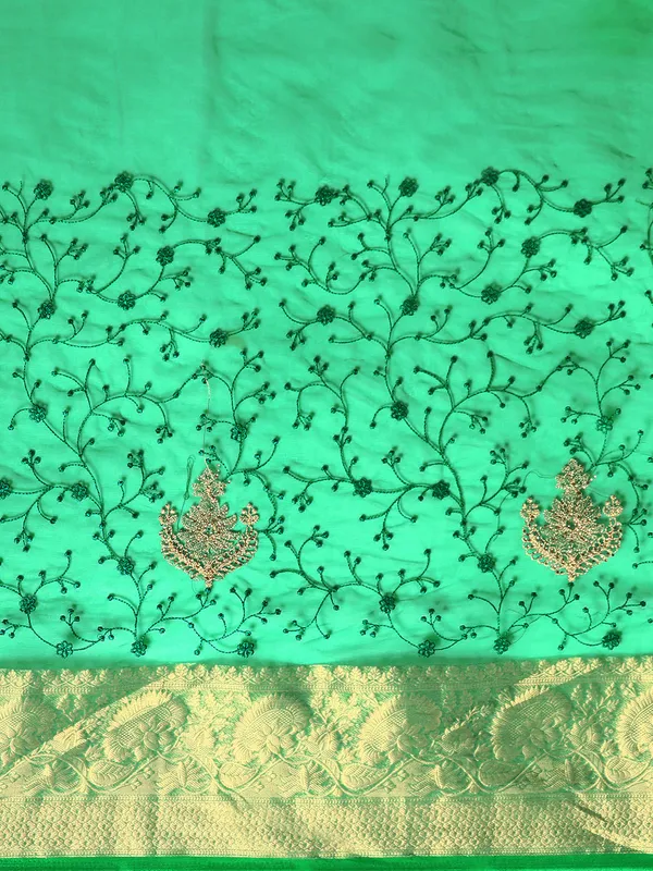 Indian_Women_Green_Orgenza_Fancy_border_with_Embroidery_work