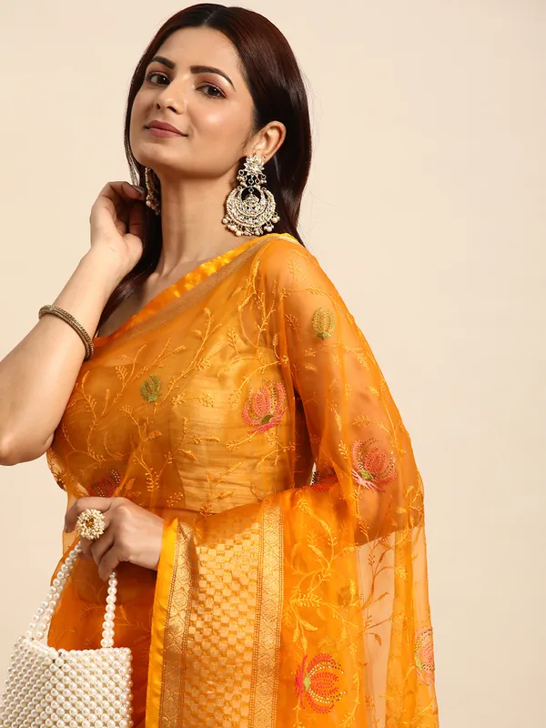 Indian_Women_Yellow_Orgenza_Fancy_border_with_Embroidery_work