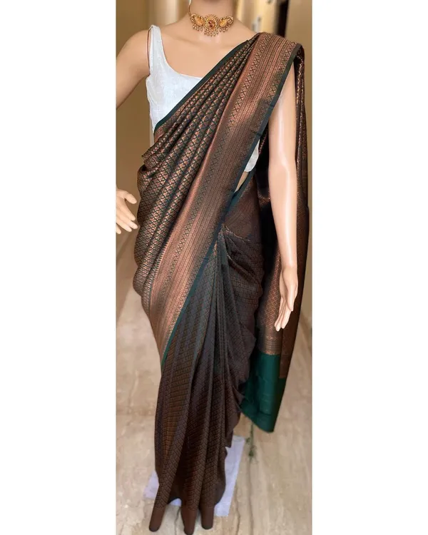 Dark_Green_Royal_Verdant_Jacquard_Elegance_Saree