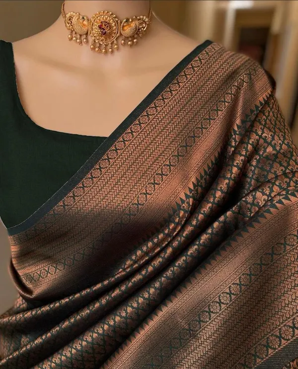 Dark_Green_Royal_Verdant_Jacquard_Elegance_Saree