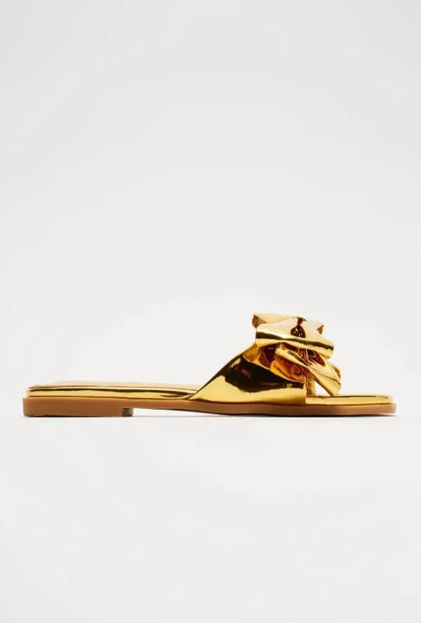Gold_Metallic_Flat_Square_Toe_Sandals_For_Women