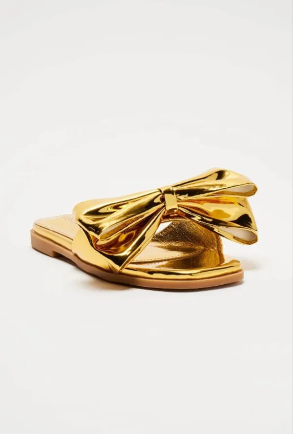 Gold_Metallic_Flat_Square_Toe_Sandals_For_Women