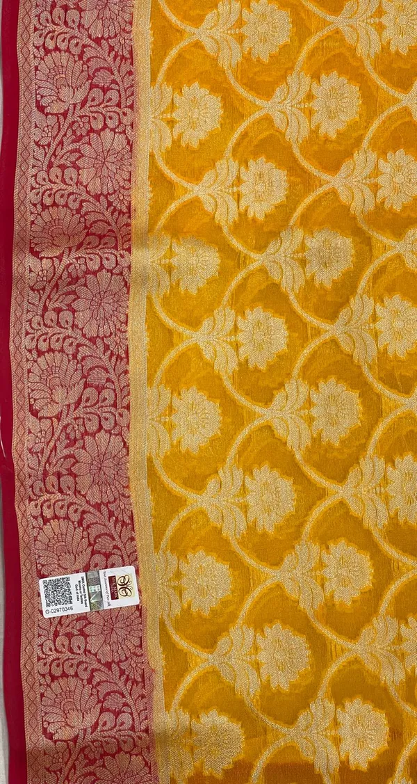 Humairah_Presents_Pure_Handloom_Yellow_Chiffon_Golden_Zari_Floral_Booti_Jaal_with_Contrast_Red_Zari_Booti_Anchal_and_Zari_Border_with_Red_Blouse