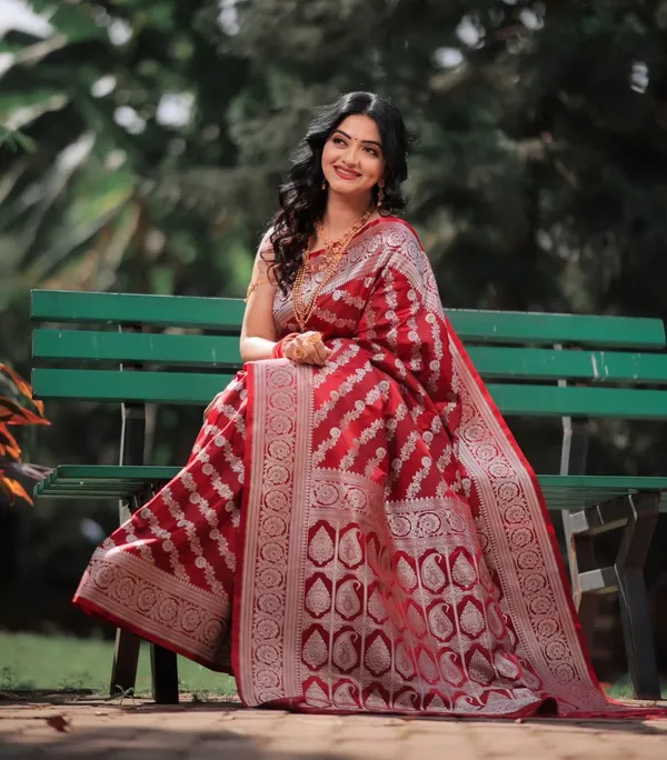 RED_TRENDY_PURE_BANARASI_SILK_SAREE