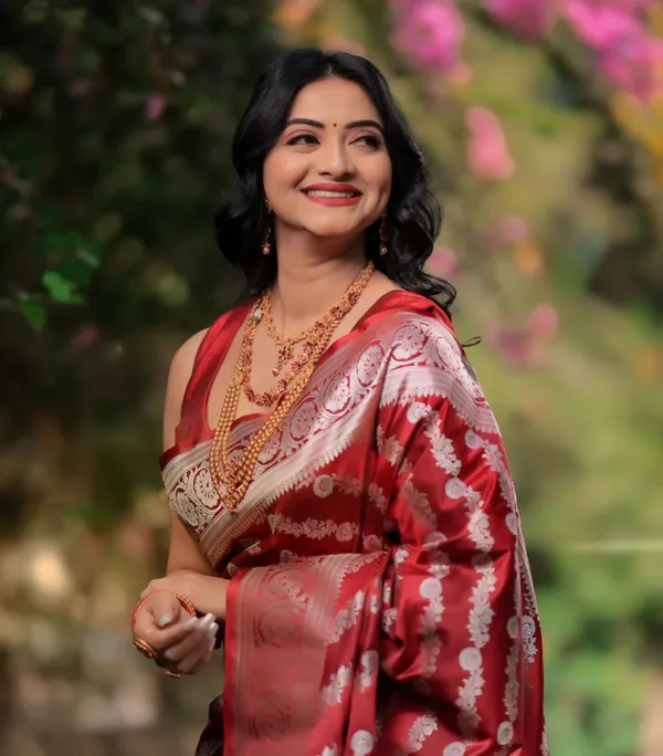 RED_TRENDY_PURE_BANARASI_SILK_SAREE